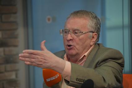Москва. Лидер ЛДПР Владимир Жириновский в прямом эфире радио `Комсомольская правда`.