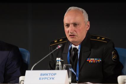 Санкт-Петербург. Заместитель главнокомандующего Военно-Морского флота РФ по вооружению,вице-адмирал Виктор Бурсук.
