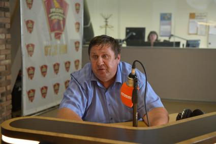 Москва. Фермер Александр Сивак в прямом эфире радио `Комсомольская правда`.