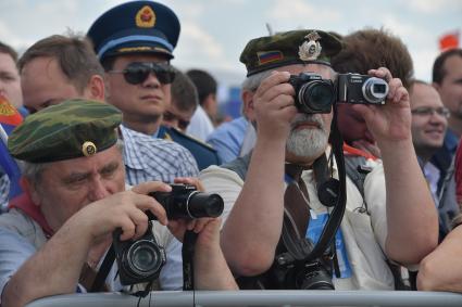 Московская область, Жуковский. Посетители на XIII Международном авиационно-космическом салоне МАКС-2017.