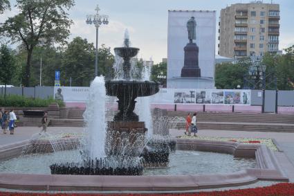 Москва. Реставрация памятника А.С.Пушкина на Пушкинской площади.