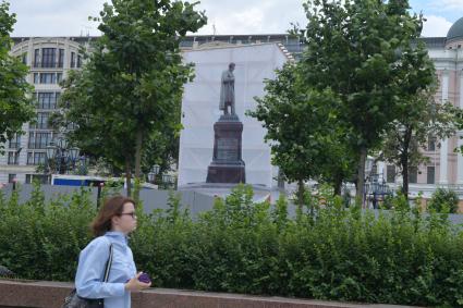 Москва. Реставрация памятника А.С.Пушкина на Пушкинской площади.