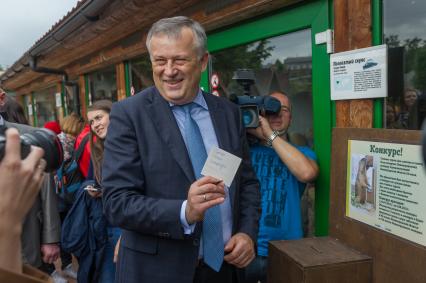 Санкт-Петербург. Губернатор Ленинградской области Александр Дрозденко принял участие в городском конкурсе на лучшее имя для сурков.