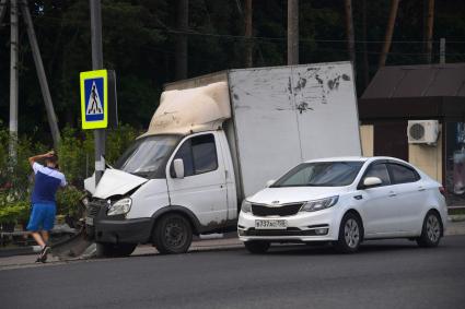 Московская область. ДТП на пешеходном переходе с участием грузовой Газели и легкового автомобиля.