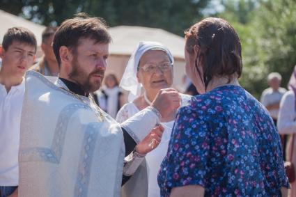 Уфа. Массовое крещение на реке Белая в День Крещения Руси.