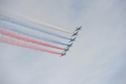 Санкт-Петербург. Во время  главного военно-морского  парада  в честь празднования Дня Военно-Морского Флота России.