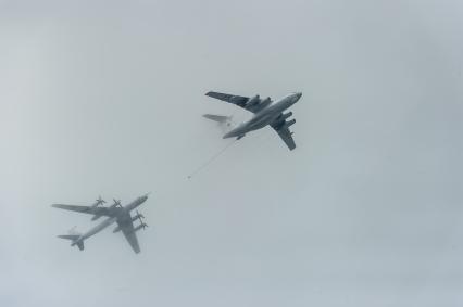 Санкт-Петербург. Во время  главного военно-морского  парада  в честь празднования Дня Военно-Морского Флота России.