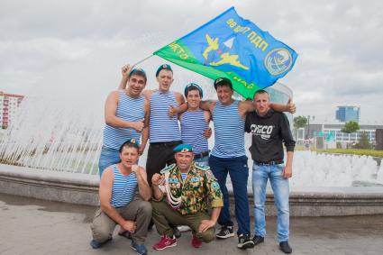 Уфа. Десантники во время празднования Дня Воздушно-десантных войск России.