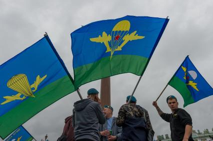 Санкт-Петербург. Десантники во время празднования Дня Воздушно-десантных войск на Дворцовой площади.