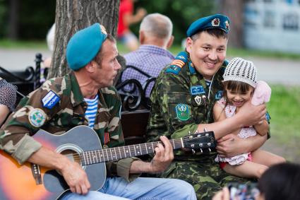 Челябинск. Десантники во время празднования Дня Воздушно-десантных войск России.