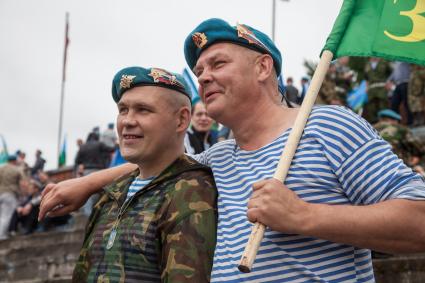 Пермь. Десантники во время празднования Дня Воздушно-десантных войск России.