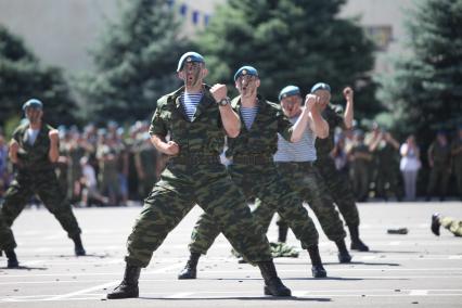 Ставрополь.  Празднование Дня Воздушно-десантных войск России.