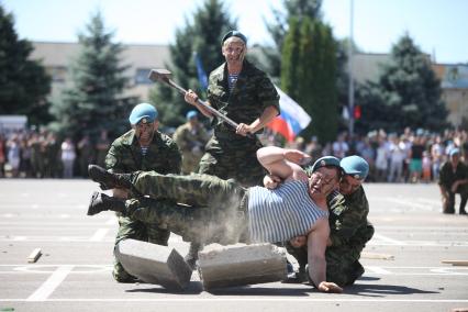 Ставрополь.  Празднование Дня Воздушно-десантных войск России.