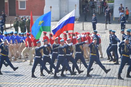 Москва. Военнослужащие на Красной площади во время празднования Дня Воздушно-десантных войск.