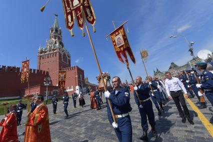 Москва.  Крестный ход  в честь празднования Дня Воздушно-десантных войск .