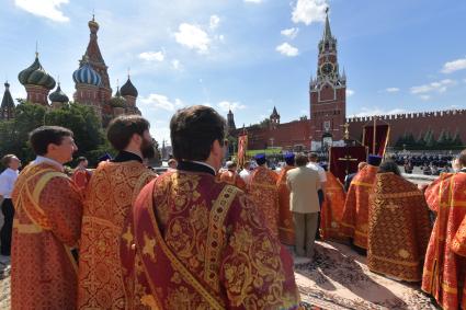 Москва.  Крестный ход  в честь празднования Дня Воздушно-десантных войск .