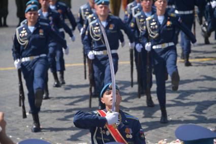 Москва. Военнослужащие на Красной площади во время празднования Дня Воздушно-десантных войск.