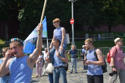 Москва. Десантники во время празднования Дня Воздушно-десантных войск России .