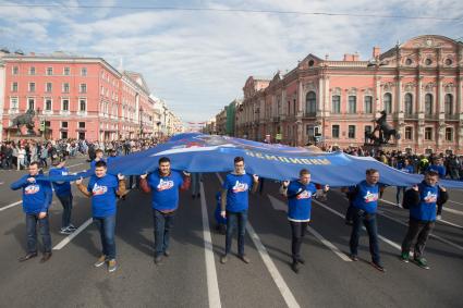 Санкт-Петербург.   Во время чемпионского парада хоккеистов СКА, ставшими обладателями Кубка Гагарина чемпионата КХЛ-2017.