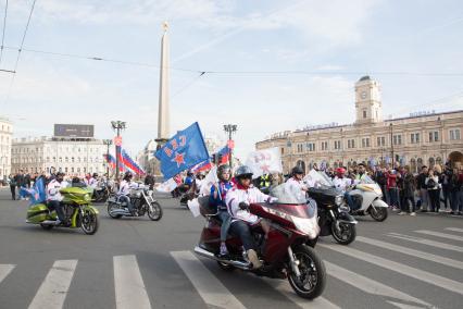 Санкт-Петербург.   Во время чемпионского парада хоккеистов СКА, ставшими обладателями Кубка Гагарина чемпионата КХЛ-2017.