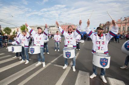 Санкт-Петербург.   Во время чемпионского парада хоккеистов СКА, ставшими обладателями Кубка Гагарина чемпионата КХЛ-2017.