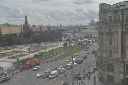 Москва.  Вид из окна рабочего кабинета вице-спикера Госдумы РФ Сергея Неверова  на Манежную площадь.