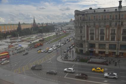 Москва.  Вид из окна рабочего кабинета вице-спикера Госдумы РФ Сергея Неверова  на Кремль и Манежную площадь.