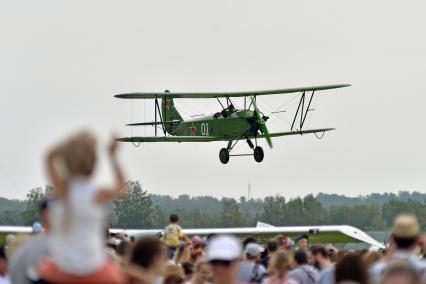 Новосибирская область.  Самолет У-2 во время авиашоу `Взлетай, мой край родной!` на аэродроме Мочище.