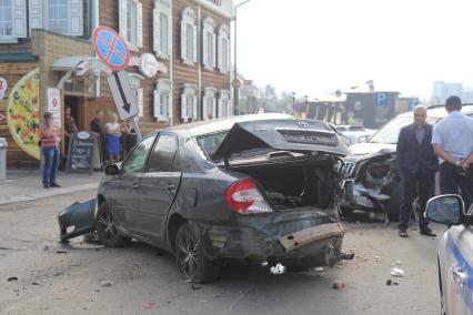 Иркутск.  Автомобили, пострадавшие в результате ДТП.