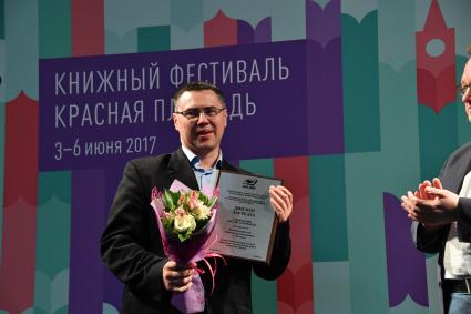 Москва. Заместитель главного редактора `Комсомольской правды` Евгений Сазонов на книжном фестивале `Красная площадь`.