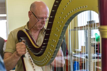 Санкт-Петербург. Производство педальных арф в компании Resonance Harps.