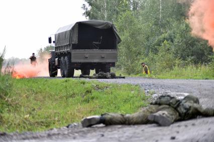 Новосибирская область.   Военнослужащие Республики Беларусь во время прохождения `Тропы разведчика` на этапе международного конкурса `Отличники войсковой разведки` в рамках Армейских международных игр-2017 на полигоне Кольцово.