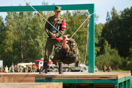 Ленинградская область. Военнослужащие во время  конкурса `Военно-медицинская эстафета`, проходящего в рамках  Армейских международных игр-2017.