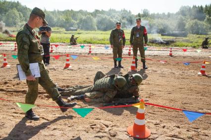 Ленинградская область. Военнослужащие во время  конкурса `Военно-медицинская эстафета`, проходящего в рамках  Армейских международных игр-2017.