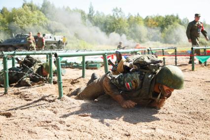 Ленинградская область. Военнослужащие во время  конкурса `Военно-медицинская эстафета`, проходящего в рамках  Армейских международных игр-2017.