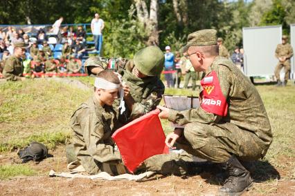 Ленинградская область. Военнослужащие во время  конкурса `Военно-медицинская эстафета`, проходящего в рамках  Армейских международных игр-2017.