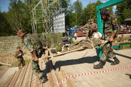 Ленинградская область. Военнослужащие во время  конкурса `Военно-медицинская эстафета`, проходящего в рамках  Армейских международных игр-2017.