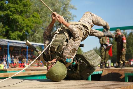 Ленинградская область. Военнослужащие во время  конкурса `Военно-медицинская эстафета`, проходящего в рамках  Армейских международных игр-2017.