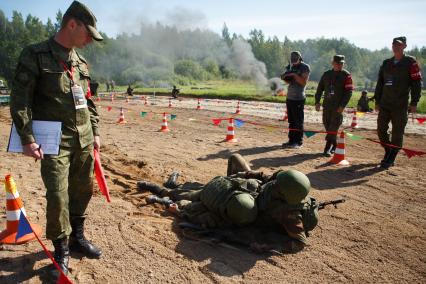 Ленинградская область. Военнослужащие во время  конкурса `Военно-медицинская эстафета`, проходящего в рамках  Армейских международных игр-2017.