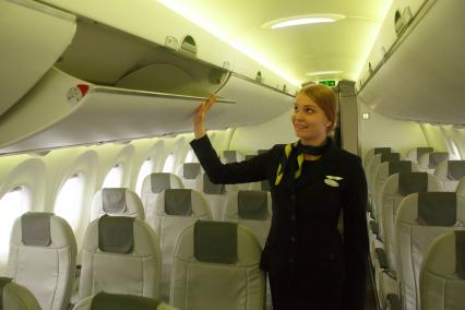 Санкт-Петербург. Презентация самолета Bombardier CS300 авиакомпании airBaltic в аэропорту `Пулково`.