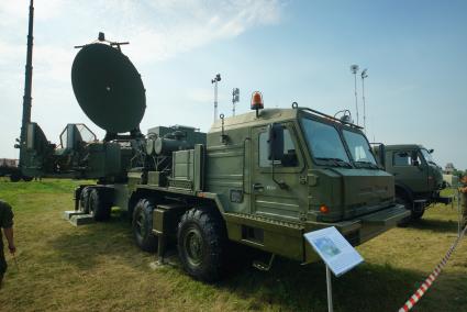 Екатеринбург. Комплексы радиоэлектронной борьбы (РЭБ) \'Красуха 20\'. Выставка военной техники на Свердловском военном полигоне, во время форума \'Армия-2017\'.