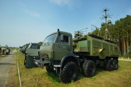 Екатеринбург. Комплекс радиоэлектронной борьбы (РЭБ) \'Москва-1\'. Выставка военной техники на Свердловском военном полигоне, во время форума \'Армия-2017\'.