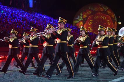 Москва.   Музыканты Центрального военного оркестра Министерства обороны РФ на торжественной церемонии открытия X Международного военно-музыкального фестиваля  `Спасская башня`.