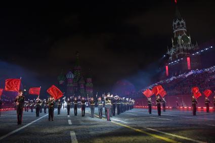 Москва.   Торжественная церемония открытия  X Международного военно-музыкального фестиваля  `Спасская башня`.