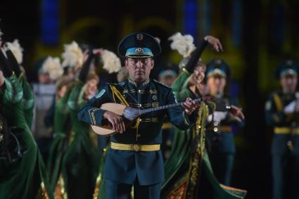 Москва. Рота почетного караула Президентского полка `Айбын` из Казахстана на торжественной церемонии открытия X Международного военно-музыкального фестиваля `Спасская башня`.