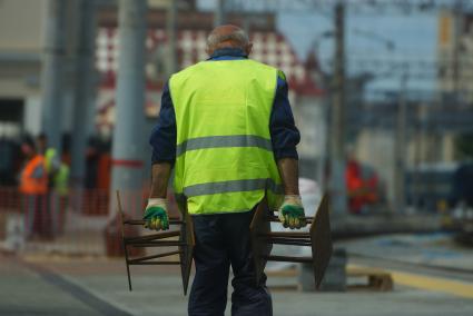 Екатеринбург. Рабочий железнодорожного вокзала.