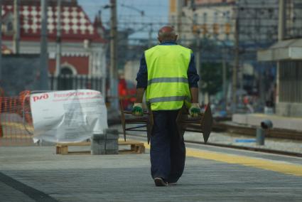 Екатеринбург. Рабочий железнодорожного вокзала.