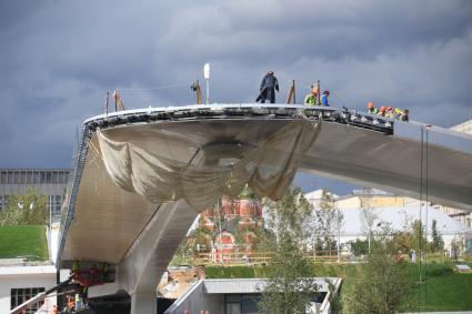 Москва. Строительство ландшафтного парка `Зарядье`.