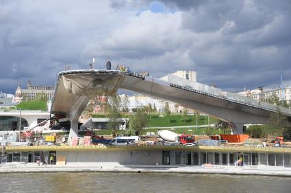 Москва. Строительство ландшафтного парка `Зарядье`.