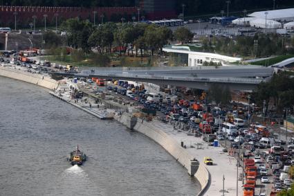 Москва. Строительство ландшафтного парка `Зарядье`.